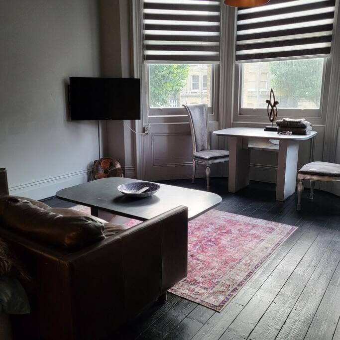 Elegant Studio In Central Hove - 5 Min Walk To Beach - 10 Min To Brighton ภายนอก รูปภาพ