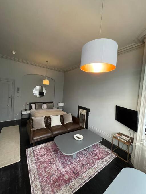 Elegant Studio In Central Hove - 5 Min Walk To Beach - 10 Min To Brighton ภายนอก รูปภาพ