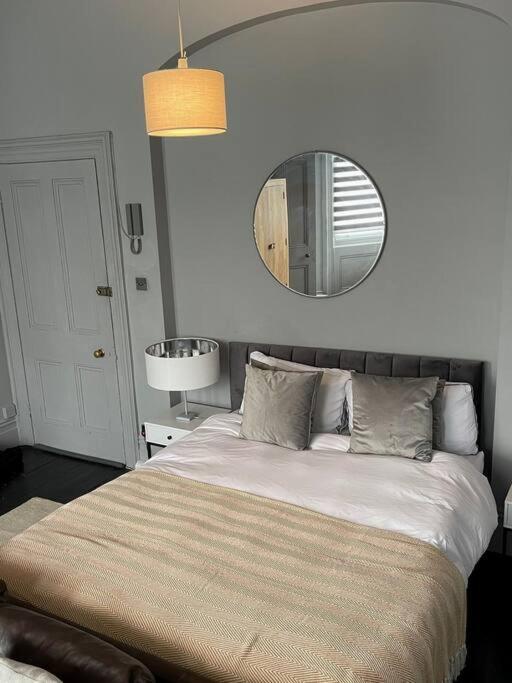 Elegant Studio In Central Hove - 5 Min Walk To Beach - 10 Min To Brighton ภายนอก รูปภาพ