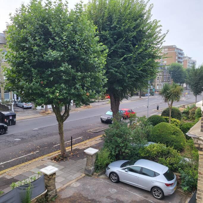 Elegant Studio In Central Hove - 5 Min Walk To Beach - 10 Min To Brighton ภายนอก รูปภาพ