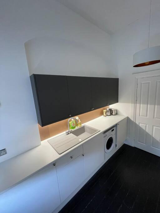 Elegant Studio In Central Hove - 5 Min Walk To Beach - 10 Min To Brighton ภายนอก รูปภาพ