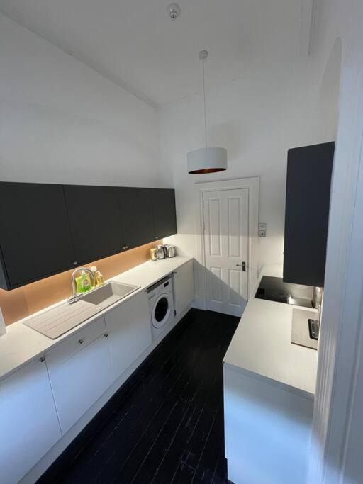 Elegant Studio In Central Hove - 5 Min Walk To Beach - 10 Min To Brighton ภายนอก รูปภาพ