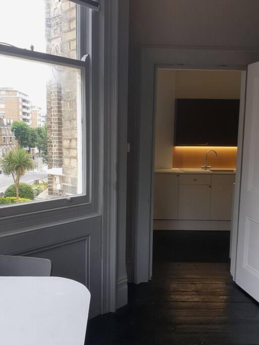 Elegant Studio In Central Hove - 5 Min Walk To Beach - 10 Min To Brighton ภายนอก รูปภาพ