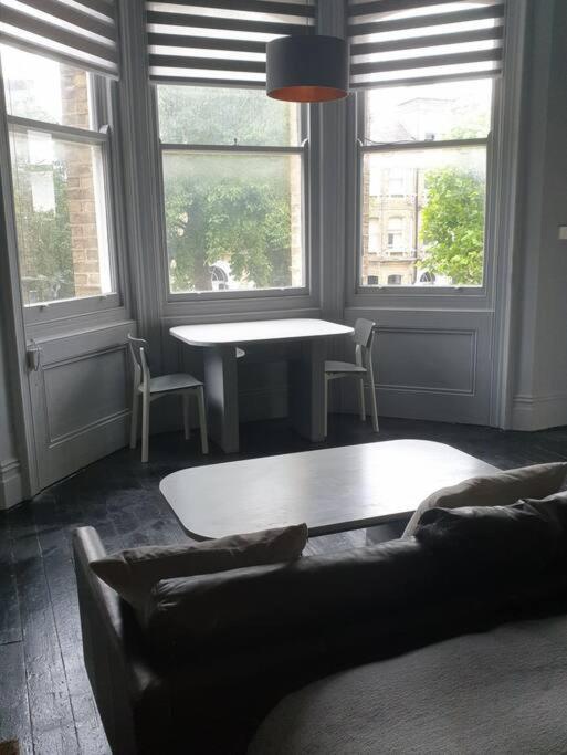 Elegant Studio In Central Hove - 5 Min Walk To Beach - 10 Min To Brighton ภายนอก รูปภาพ