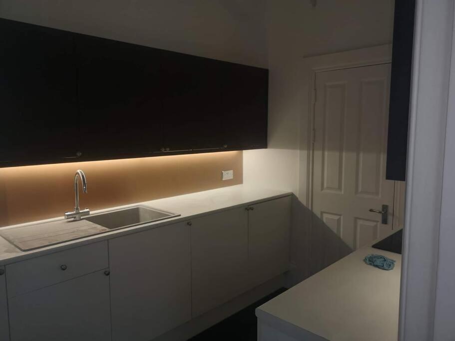 Elegant Studio In Central Hove - 5 Min Walk To Beach - 10 Min To Brighton ภายนอก รูปภาพ
