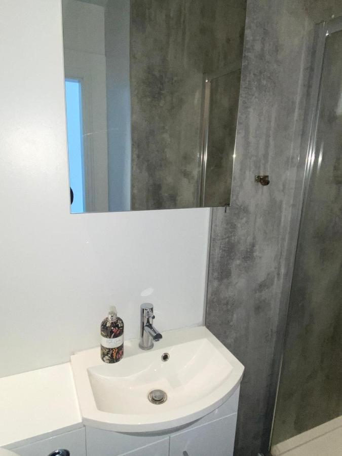 Elegant Studio In Central Hove - 5 Min Walk To Beach - 10 Min To Brighton ภายนอก รูปภาพ